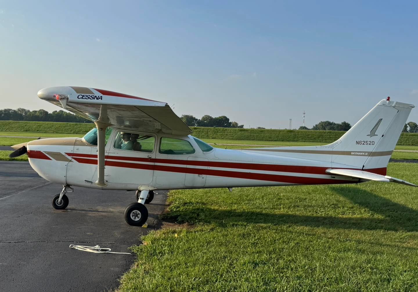 Cessna 172N N6252D aircraft side view